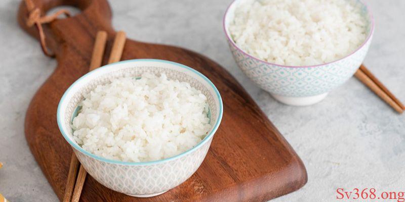 Ngủ thấy đang ăn cơm với thịt bò